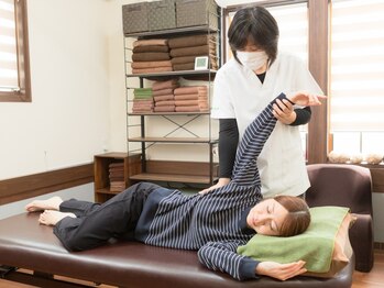 新リンパサロン横浜青葉西 整体院 中澤の写真/首・肩のつらさや頭痛・腰痛に◎全身の歪みを整え、巻き肩や猫背も改善♪施術後のスッキリ感が違う！