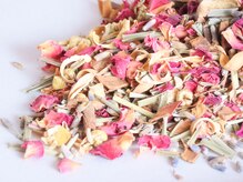 ソルシエール(Sorciere)の雰囲気(その時の気分で選んだハーブをよもぎと一緒に蒸して温まります)