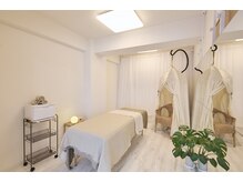 ITOHA YOGA SALON 【ヨガ/ピラティス/ヘッドスパ/アロマ/よもぎ蒸し】の雰囲気(全身アロマトリートメント/ドライヘッドスパ 施術エリア)