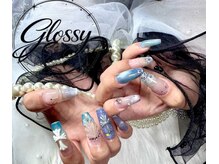 グロシー(Glossy)の雰囲気（深みブルーのマグネットで魅せる華やかフット♪）