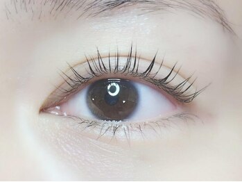 サロン ド ルミナ(salon de lumina)の写真/【モチの良さ×仕上がりの満足度◎】フェイシャルorまつ毛パーマとフットネイルは同時施術可♪