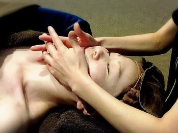 エーアジア(a asia)の写真/＼病みつき施術にリピート続出／コルギ×小顔発汗DETOXのスペシャルケアで徹底的に老廃物の排出を促進！