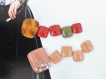 ネイルサロンセレーネ(Selene)/秋色フットでデザイン☆