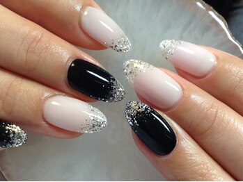 ラウト デコレーションアンドネイルサロン(Lauto Decoration&Nail Salon)/ホワイト&ブラックネイル