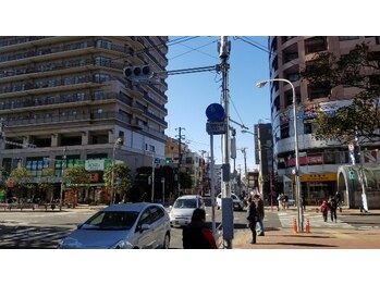 ヒーリングサロン らく和 本八幡北口店/アクセス3　交差点2 