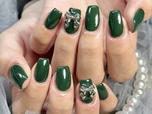 スリー(Three)/ワンカラーにジュエリーパーツ