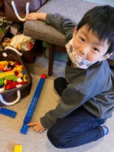 子育てママの整体サロン/ママ施術中のお子様の様子