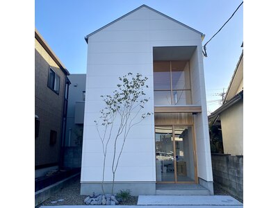 （外観）駐車場は店舗前ご利用ください