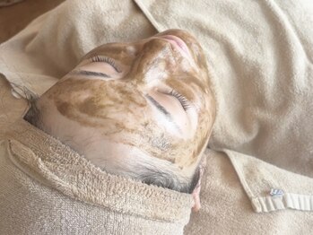 シエール 調布(Ci'aile)の写真/毛穴洗浄＋ハーブピーリングでハリツヤUP★汚れや詰まりを取り除き、なめらかな素肌へ導く毛穴特化ケア◎