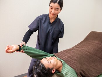 岡崎メディカル整体 アンド ゴールデンケアの写真/【肩甲骨はがし/筋膜リリース】プロの専門知識で骨格を調整×凝り固まった筋肉の滑走性を高め、可動域UP!