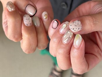 アオフクオカ(ao. Fukuoka)/モノトーン癖ネイル