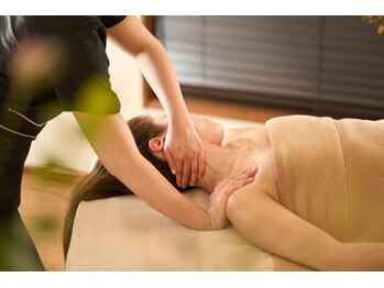 きさらづカイロプラクティックの写真/「鏡に映る疲れ顔」重力で下がった頬！ほうれい線！二重あご！骨格からリフトU！「上がった～♪」を体験◎