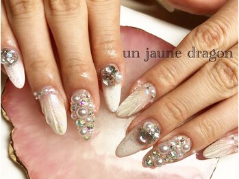 アン ジョーヌドラゴ/ホワイト☆人魚の鱗ネイル