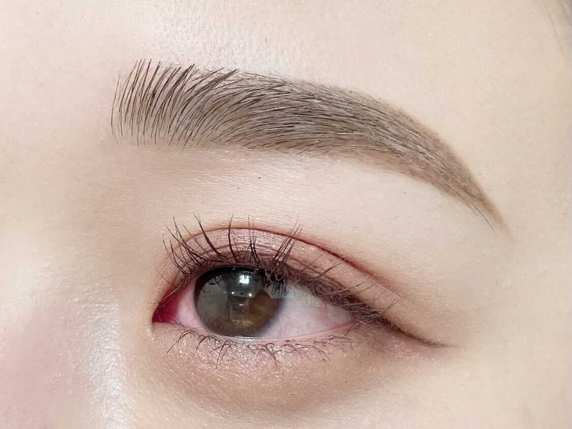 【大人気のナチュラル眉に♪】 眉毛アイブロウWAXスタイリング＋間引き￥5600