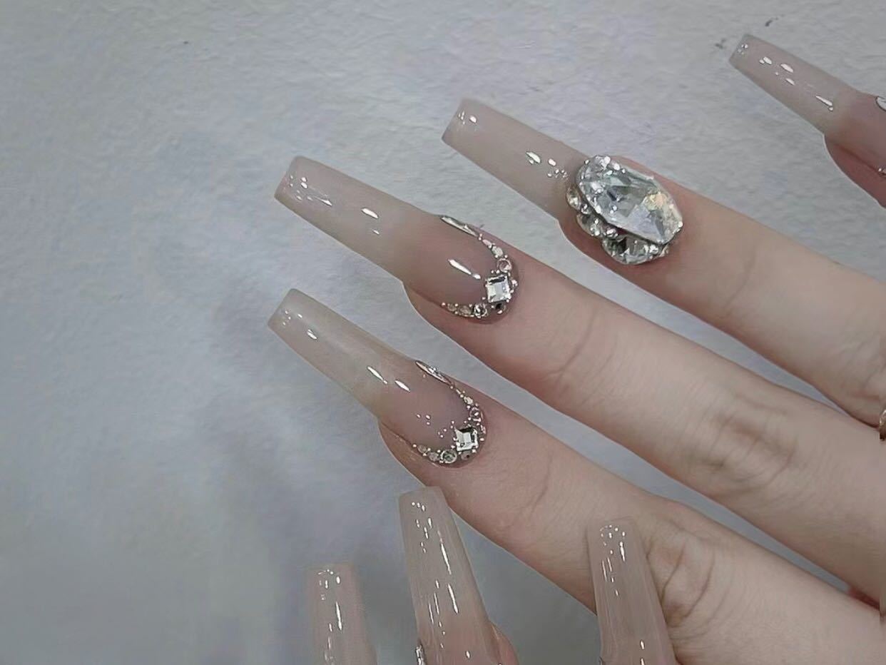 2026年冬トレンド】ワンカラー ハンド スーパーロングのネイルデザイン