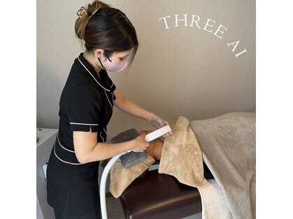 スリーアイ(THREE AI)の写真