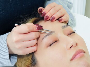 ホワイトアイ 自由が丘(WHITE EYE)/美眉スタイリングの様子