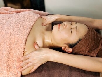 アロマリンパマッサージ アロマコ(Aromaco)/デコルテマッサージ_肩首こり