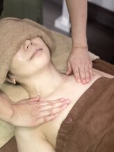 ピリナ(Pilina)/ハンド・デコルテ・首肩・肩甲骨