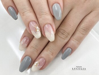 サロンドルクリア(Salon de LUCULIA)/変形フレンチ×グレーネイル