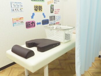 金町南口整体院/カーテンベッド