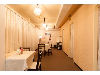 エクル(ECRU)/広々とした店内