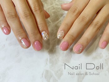 ネイルドール(Nail Doll)/ピンクとシェルとラメネイル