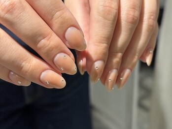 エミュネイル 関内(emunail)の写真/シンプルだからこそ際立つ高技術◎お手元をキレイに魅せるカラーをご提案♪オフィス向けネイルもお任せ