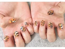 虎柄ネイル