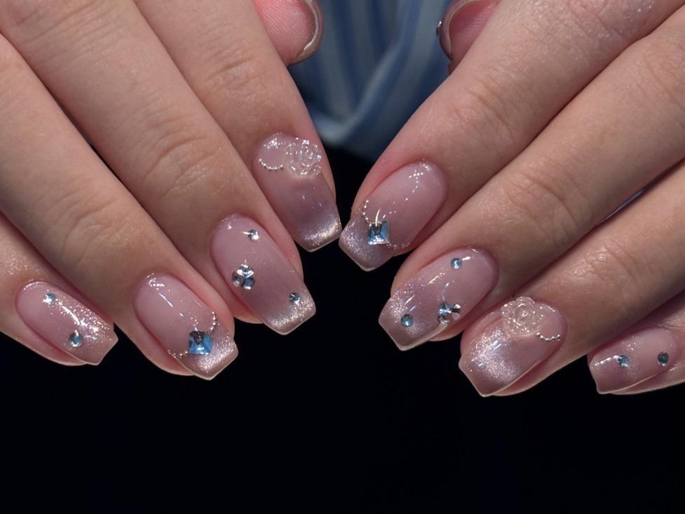 2025年-2026年冬トレンド】ラメグラデーションのネイルデザイン集