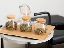 アウン 高島本店(aUN)の雰囲気（お悩みや気分に合わせ、よもぎ蒸しのハーブをご提案します☆）