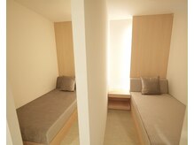 半個室のリラックスルームでゆったりとお寛ぎ下さいませ♪
