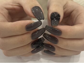 ネイルメゾン 梅田(NAIL MAISON)/グレーワンカラー黒リボン