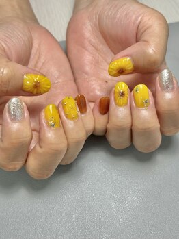 ナイングラム(ninegram)/ひまわりネイル