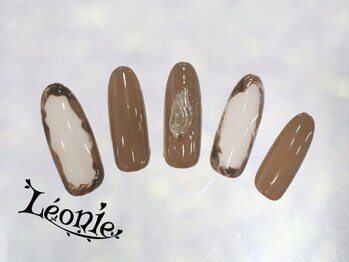 レオニー(Leonie)/囲みニュアンスネイル