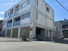 駐車場横並びに6台あります。