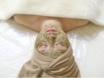 ウルワシ(Uruwashi)の写真/【フェイシャル人気No.1◆】毛穴洗浄とハーブピーリングで、本格的な肌質改善♪毛穴・ニキビケアに必見！