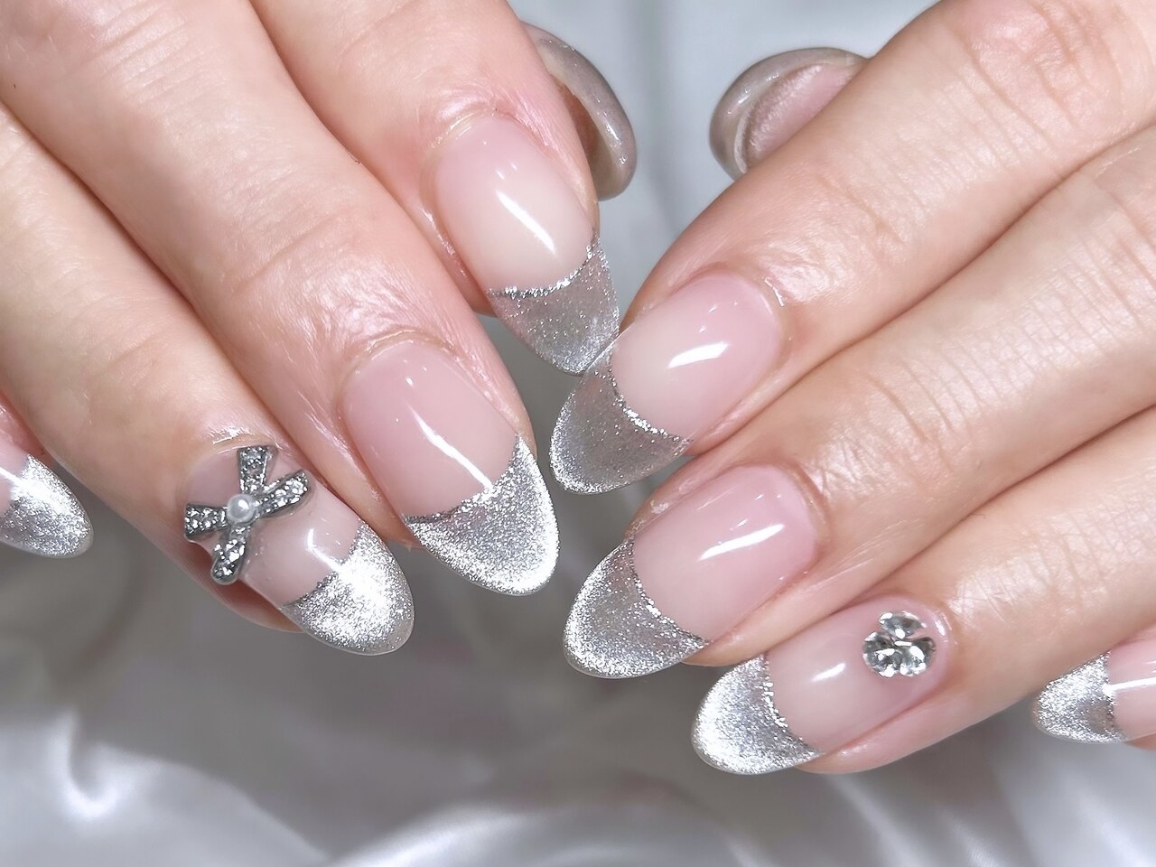 シルバーシェル埋めつくしニュアンスネイル 韓国 ちゅるん 冬 クリスマス 成人式 2025年-2026年冬トレンド】ちゅるんのネイルデザイン集｜人気順｜260