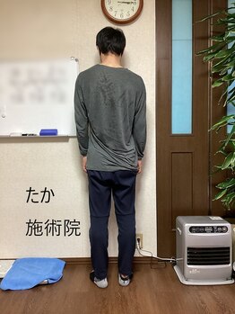 たか施術院/《姿勢矯正》背中り痛み
