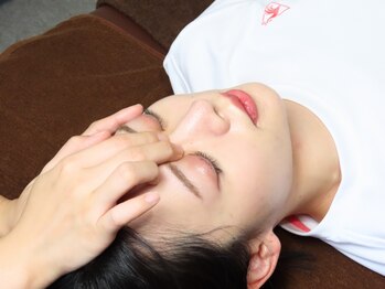 セカンドコレクト 南青山の写真/スマホやPCで疲れた目元に,眼輪筋ほぐし/ヘッドマッサージで目の奥のだる重さが軽くなり,視界もクリアに◎