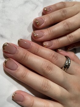 クレア(Clare)/ゴールドネイルフレンチ