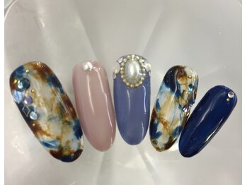 ラリュールネイル(L'Allure nail)/ネイビー×べっ甲ネイル¥8200