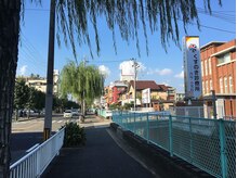 ミニョンアイラッシュデザインサロン くずは店/ドコモ様の前より川沿いを