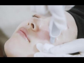 アンドミー(&me)の写真/毛穴の黒ずみ・ゴワつき・ザラつきを徹底改善！ハイドラで毛穴を引き締め透明感のあるクリアな素肌美人へ◎