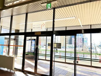 ナナナモエ 千歳店(NananaMoe)/【道案内】2.JR千歳駅西口を左