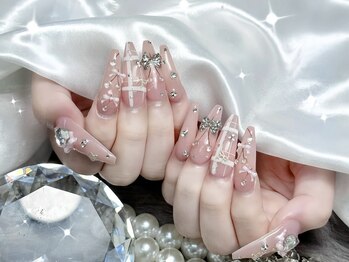 ノヴァ ネイル 難波店(Nova Nail)の写真/華やかな席にぴったりなトレンドネイル。長さだしとパーツ使いで可愛さ満点♪