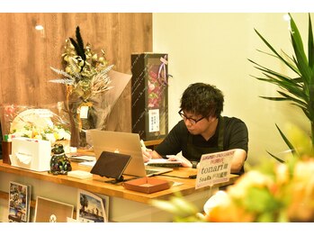 トナリ(tonari)/仕事風景