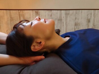 シュエット 池袋店の写真/リモートワークでガチガチ固まった首・肩は肩甲骨はがしでしっかりケアして体のスッキリ感&持続力がUP◎