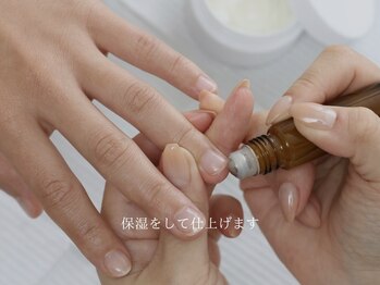 メイシンネイル(Meixingnail)/爪周りまでしっかり保湿します