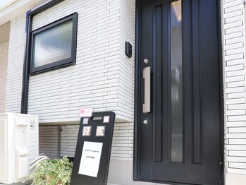 ペリドット(peridot)/【道案内】8.黒の扉です